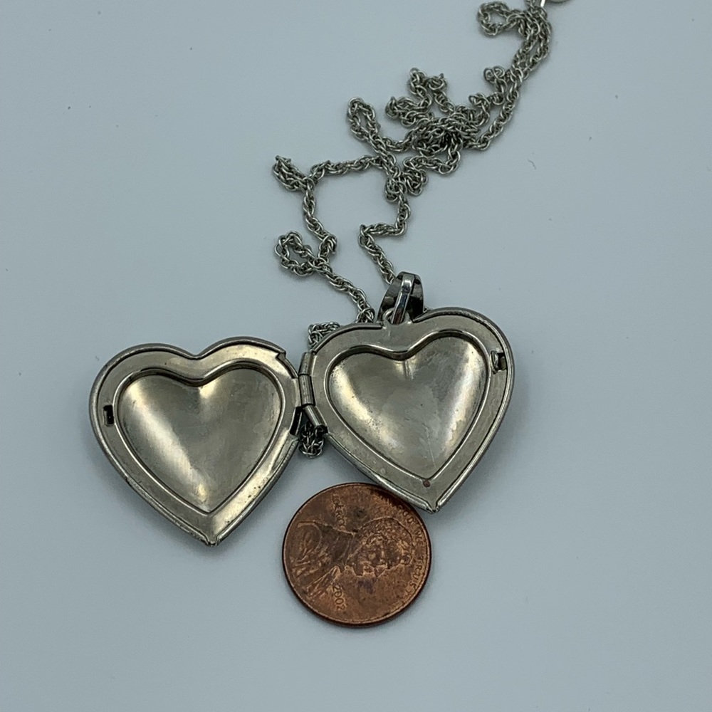 Large Flower Locket - Picture 3 of 4
